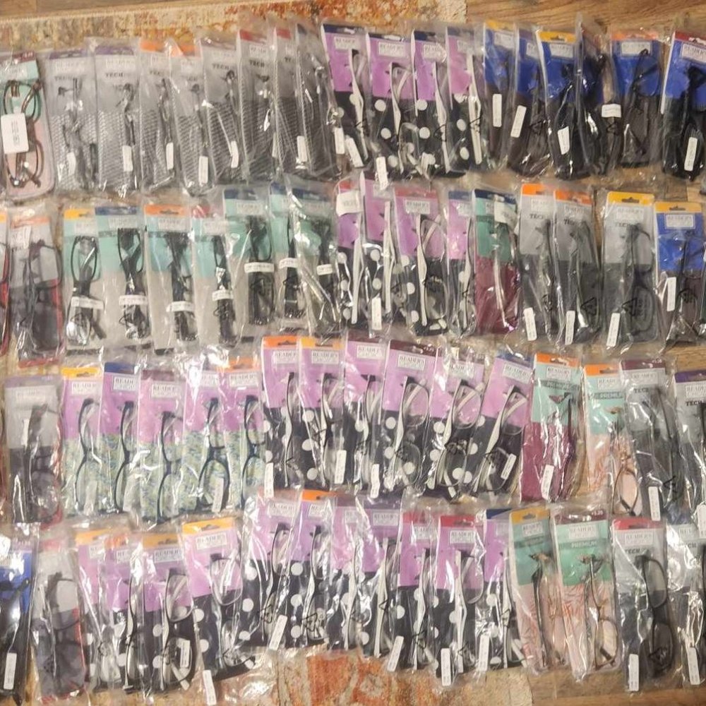 Lot of 76 NEW Foster Grant Readers in Pkg. Store Closing below wholesale